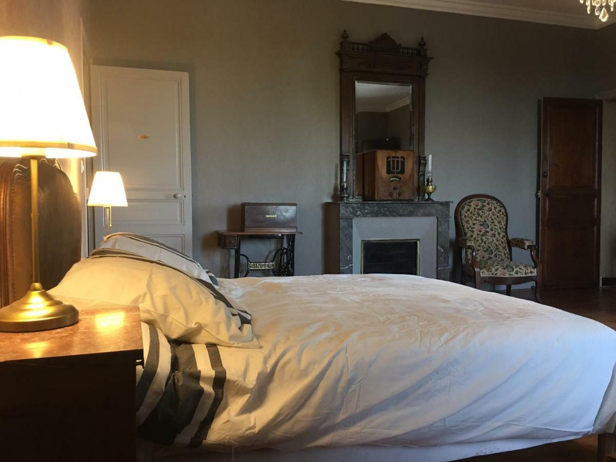 Le Petit Chateau Des Cedres Mouchamps Екстер'єр фото