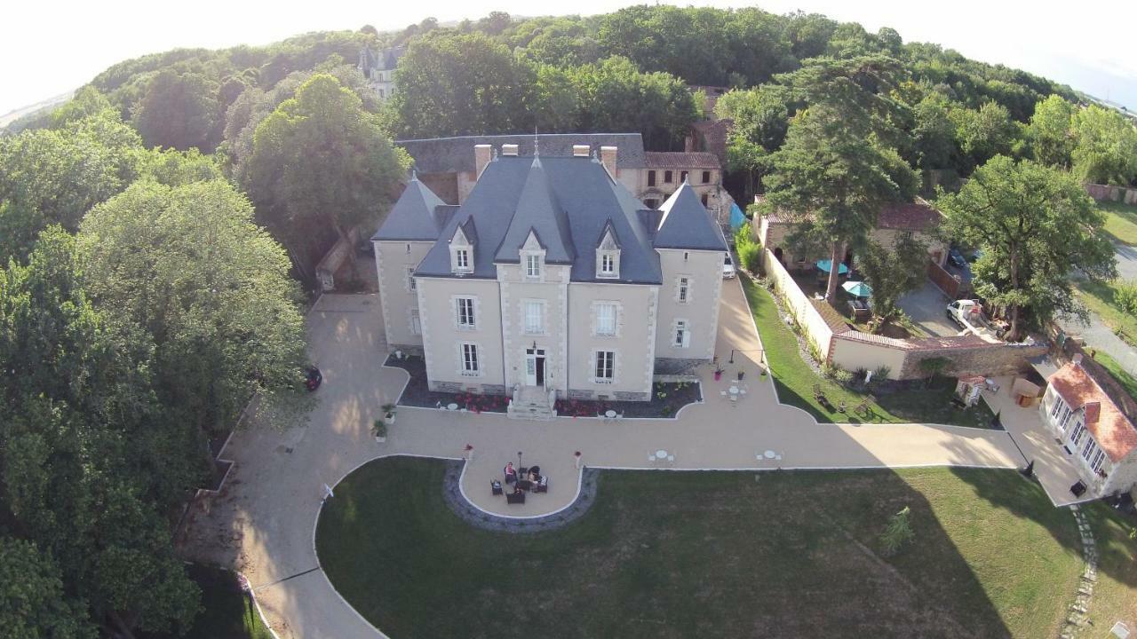 Le Petit Chateau Des Cedres Mouchamps Екстер'єр фото