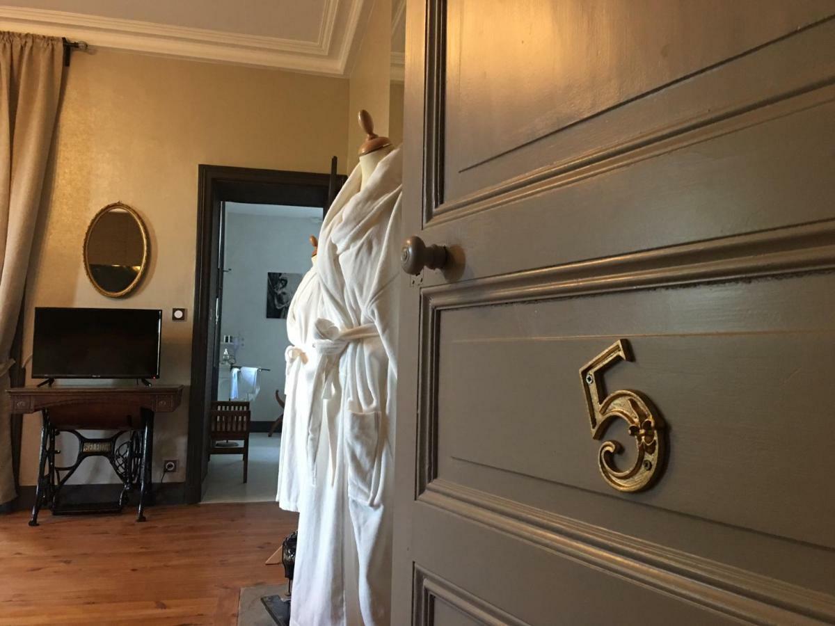 Le Petit Chateau Des Cedres Mouchamps Екстер'єр фото