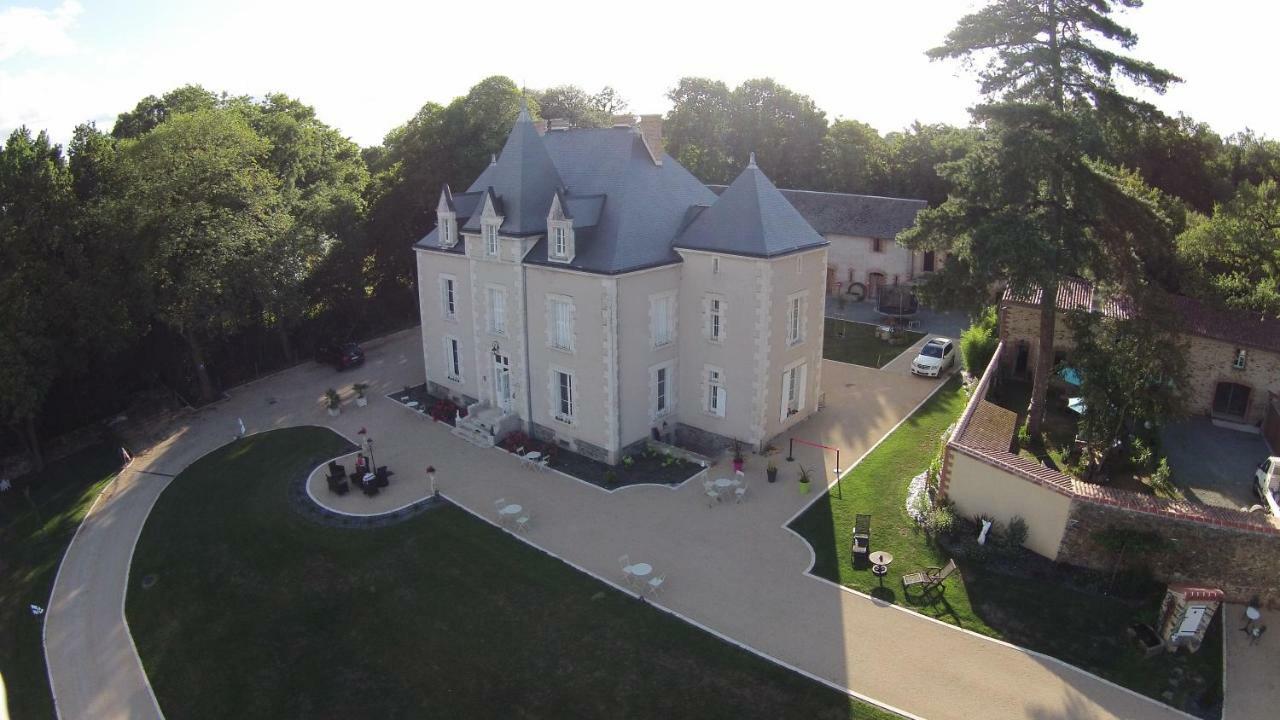 Le Petit Chateau Des Cedres Mouchamps Екстер'єр фото