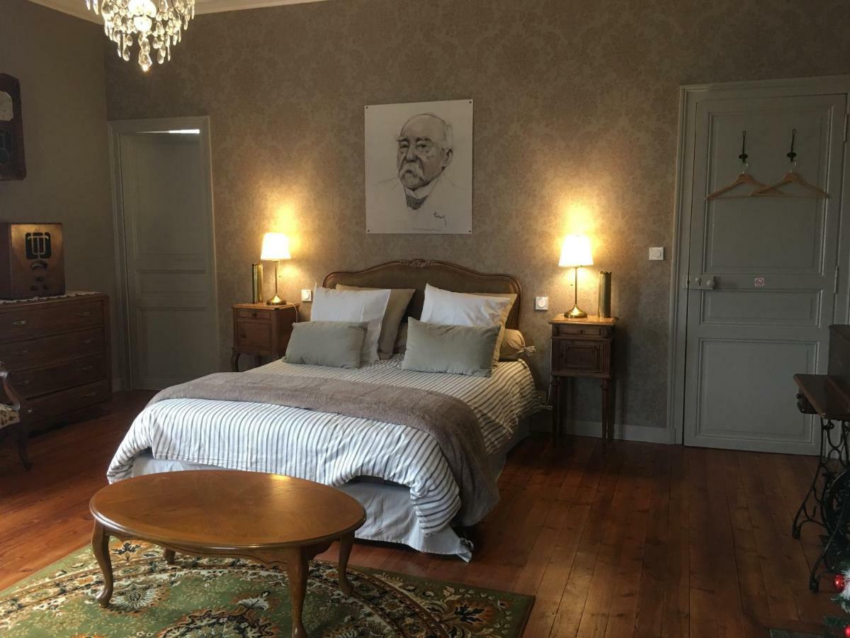 Le Petit Chateau Des Cedres Mouchamps Екстер'єр фото