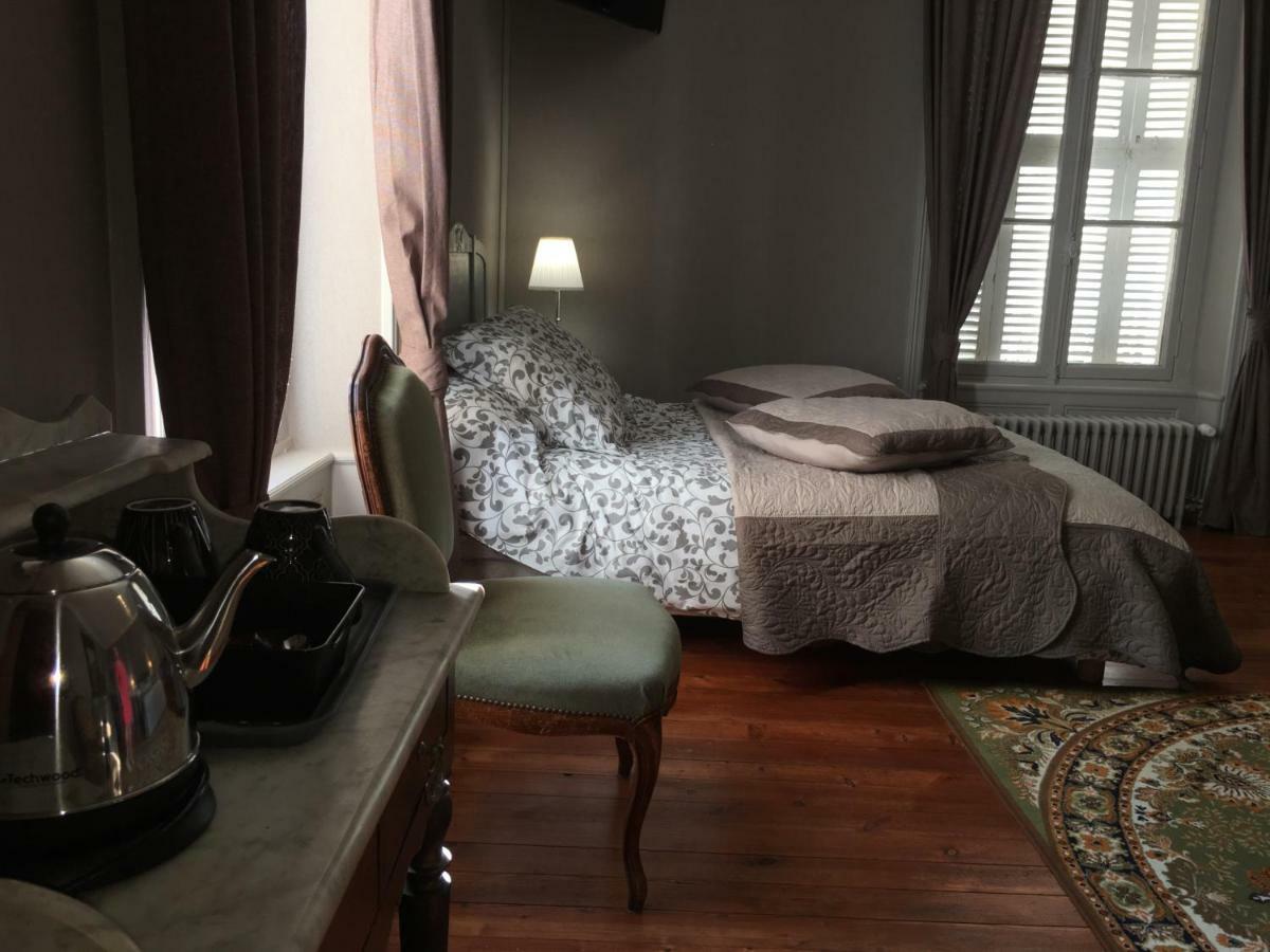 Le Petit Chateau Des Cedres Mouchamps Екстер'єр фото