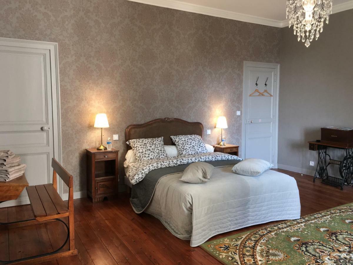 Le Petit Chateau Des Cedres Mouchamps Екстер'єр фото