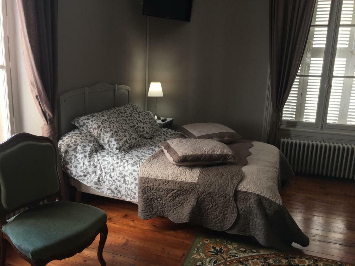 Le Petit Chateau Des Cedres Mouchamps Екстер'єр фото