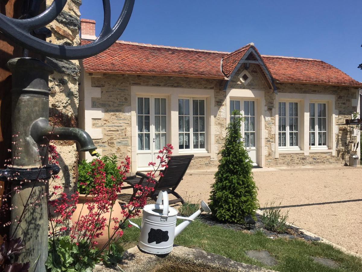 Le Petit Chateau Des Cedres Mouchamps Екстер'єр фото