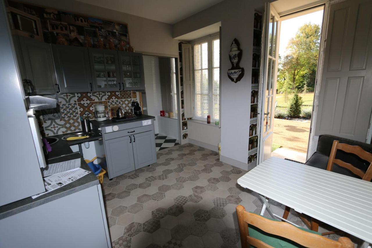 Le Petit Chateau Des Cedres Mouchamps Екстер'єр фото